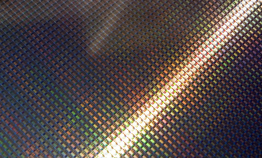 Wafer scale silicon photonics devices