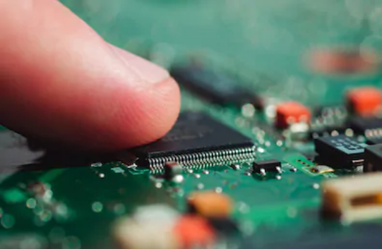 How to find faulty components on a PCB: the finger test